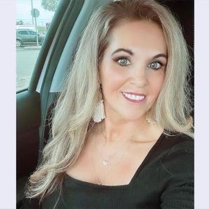 Meet your Posher, Dina